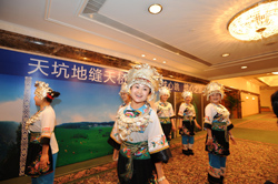 隆活動現(xiàn)場苗族歌舞